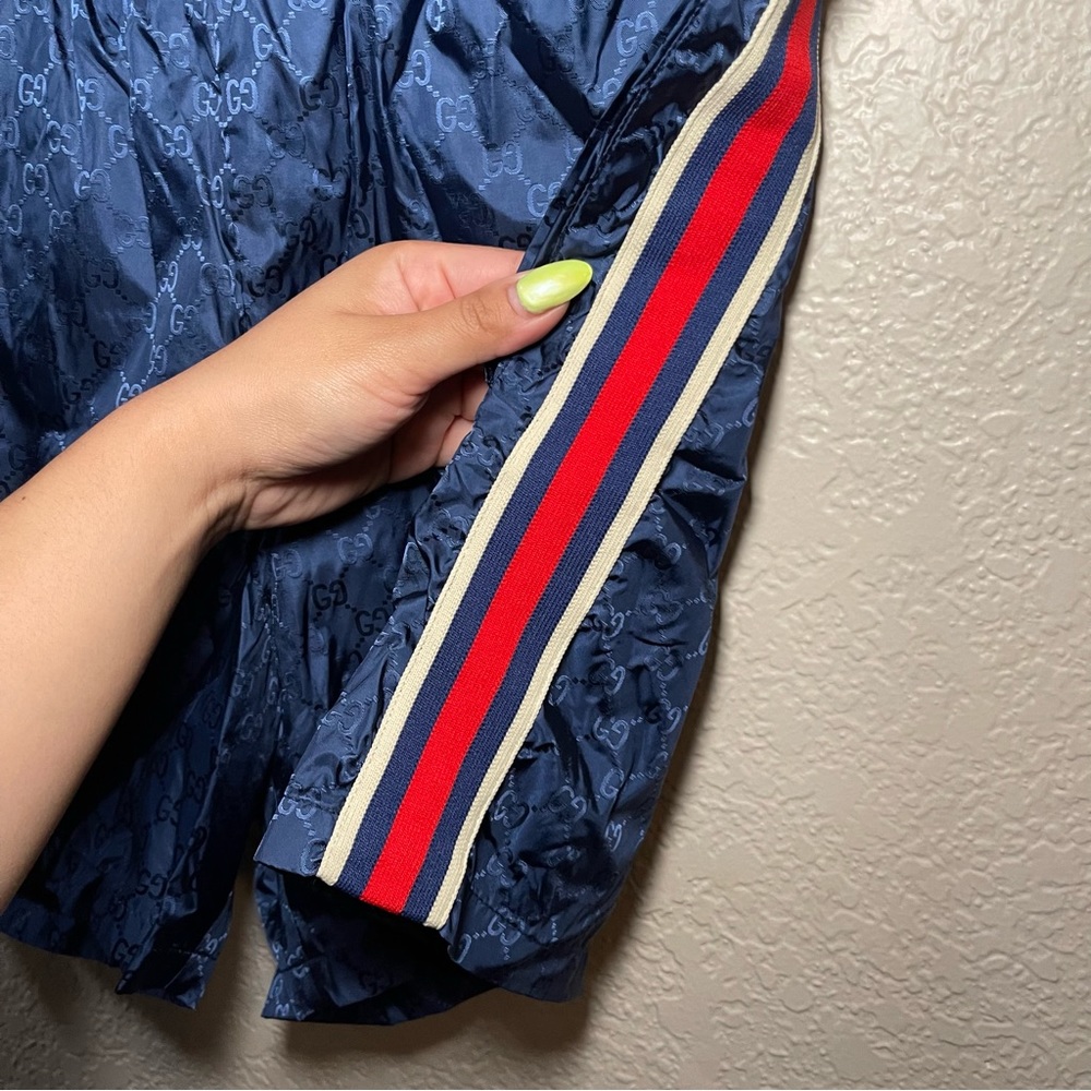 Gucci | Men’s Logo Swim Trunks Size; 52 - Picture 6 of 10